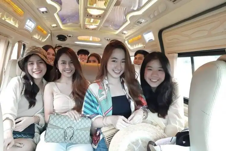 Private Departure Transfer From Singapore Hotel to Airport or Port Quickly