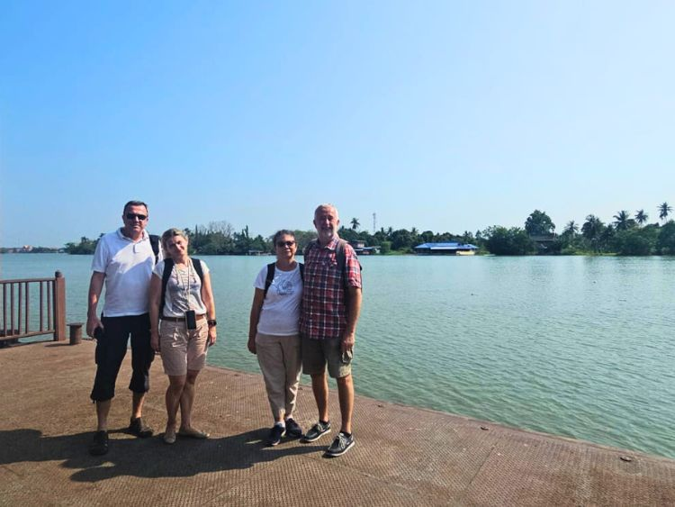 Private Maeklong Railway and Floating Market Highlight Tour