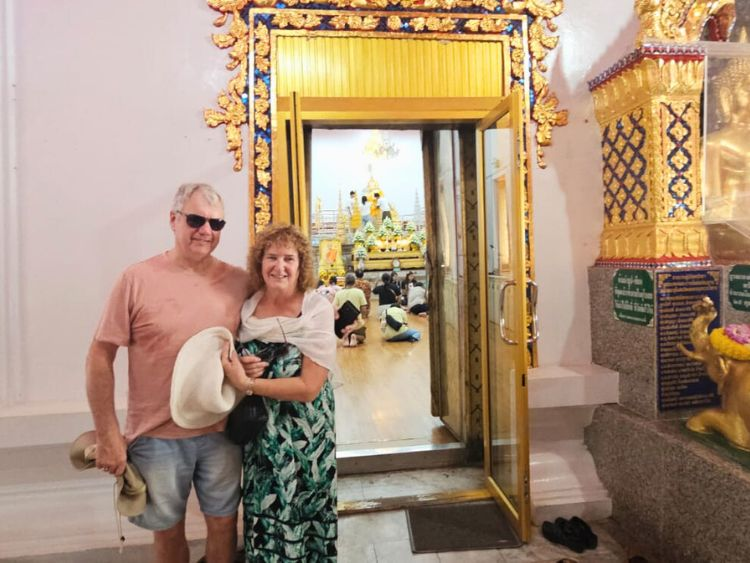 Private Maeklong Railway and Floating Market Highlight Tour