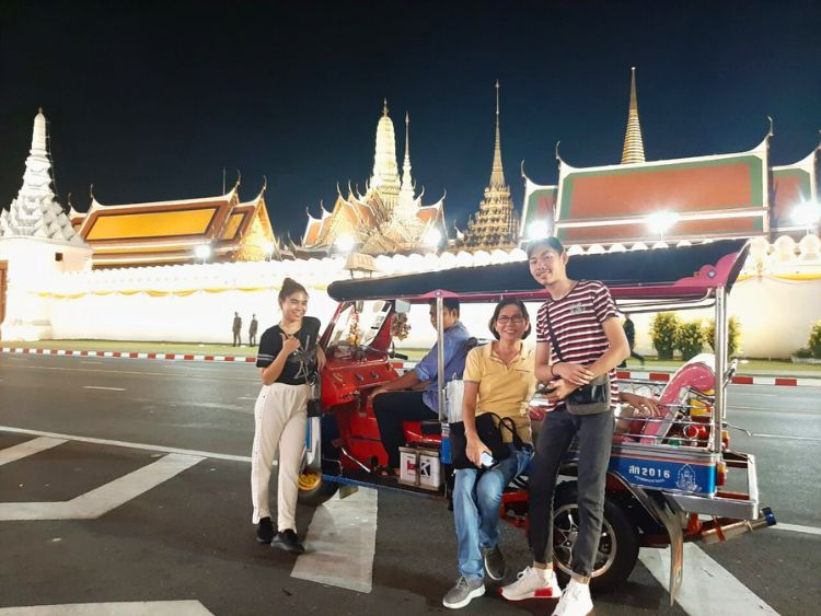 Ultimate Private Bangkok Tuk Tuk Tour and Dinner