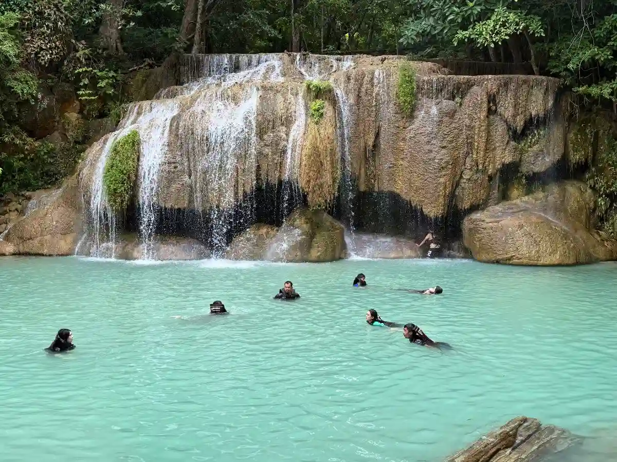 Private Kanchanaburi Day Tour to Erawan Waterfall from Bangkok